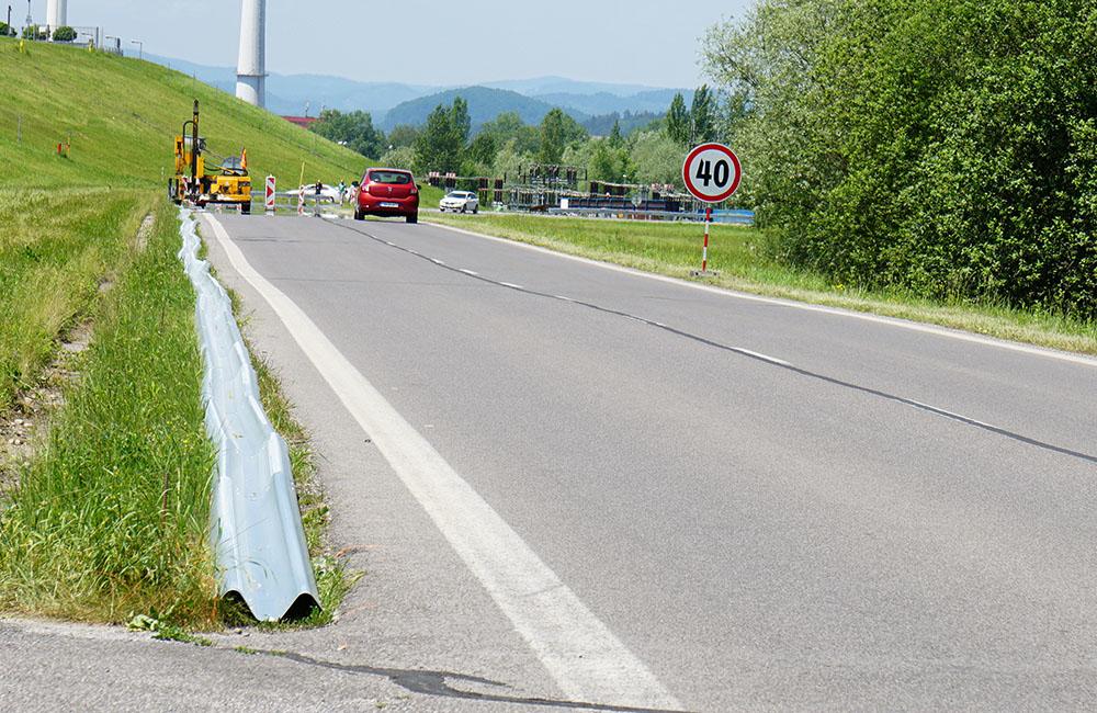 FOTO: Na ceste okolo Vodného diela Žilina montujú zvodidlá, foto 4