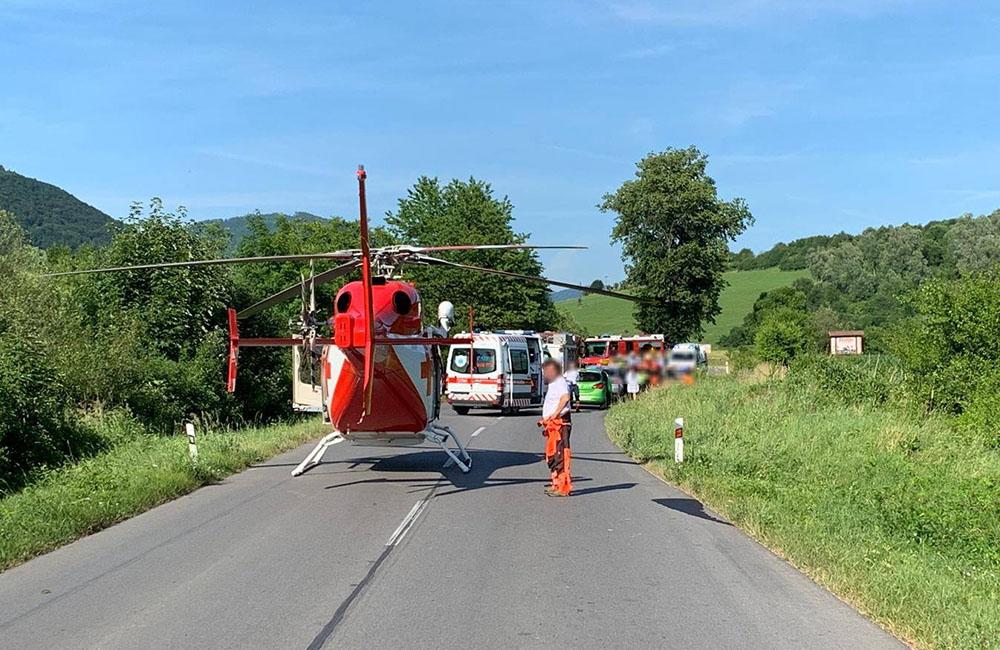 AKTUÁLNE: Cesta medzi obcami Belá a Stráža je uzavretá, pri dopravnej nehode zasahuje aj vrtuľník, foto 7