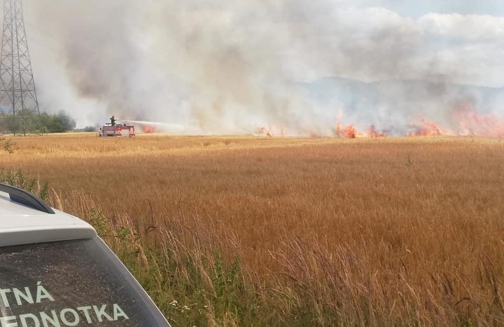 FOTO: Požiar poľa s obilím v obci Sučany 8.7.2019, foto 6
