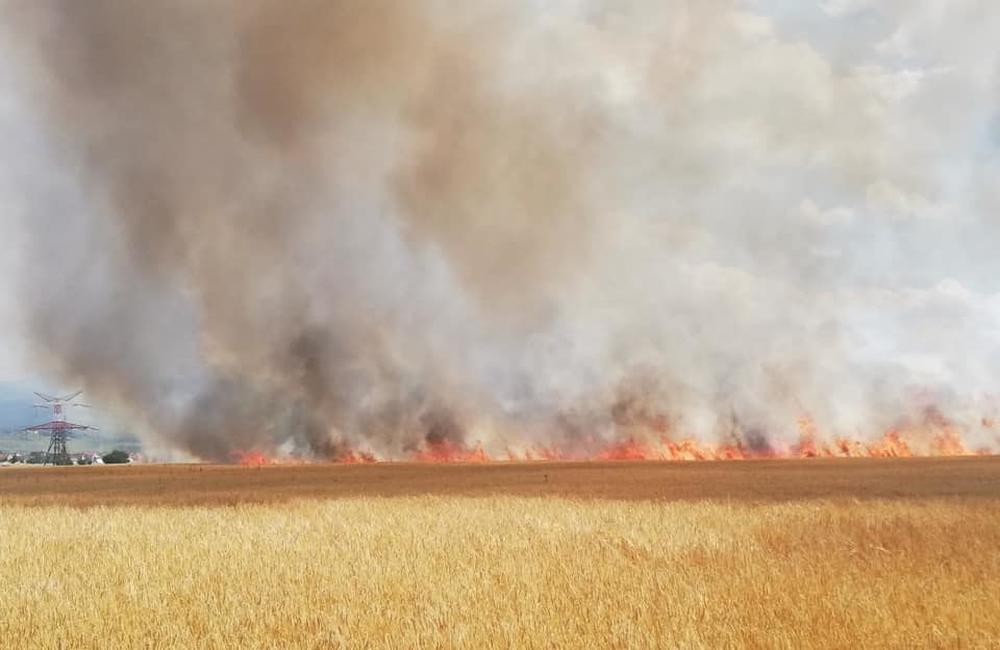 FOTO: Požiar poľa s obilím v obci Sučany 8.7.2019, foto 7