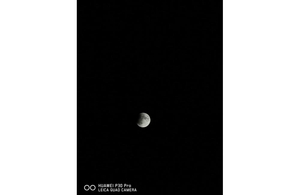 FOTO: Čiastočné zatmenie Mesiaca v Žiline od našich čitateľov, foto 5