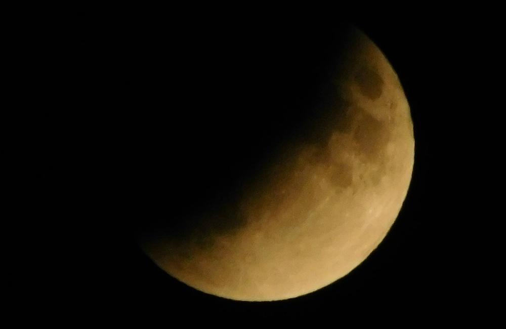 FOTO: Čiastočné zatmenie Mesiaca v Žiline od našich čitateľov, foto 6