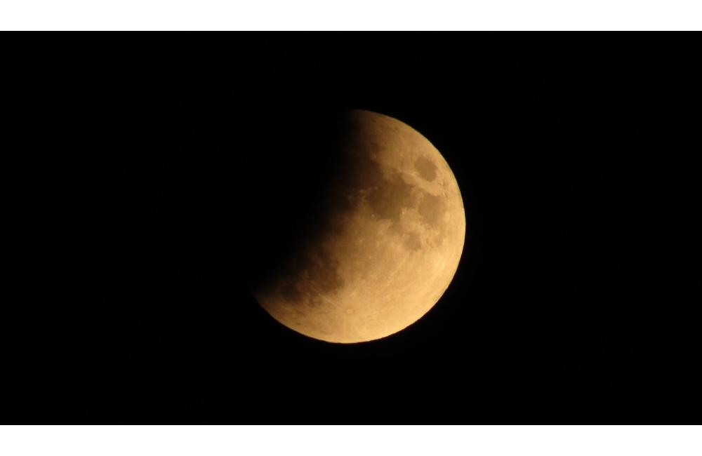 FOTO: Čiastočné zatmenie Mesiaca v Žiline od našich čitateľov, foto 7