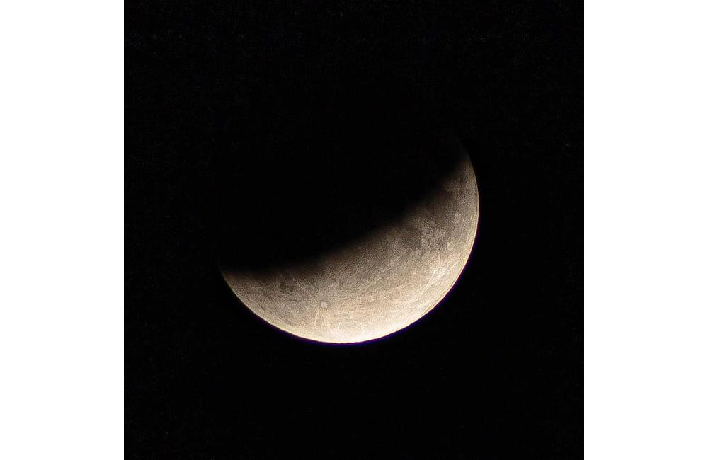 FOTO: Čiastočné zatmenie Mesiaca v Žiline od našich čitateľov, foto 11