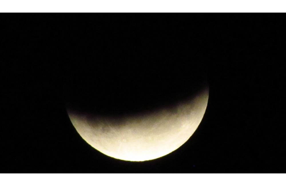 FOTO: Čiastočné zatmenie Mesiaca v Žiline od našich čitateľov, foto 9