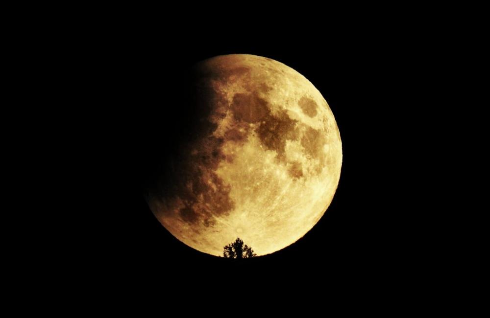 FOTO: Čiastočné zatmenie Mesiaca v Žiline od našich čitateľov, foto 10