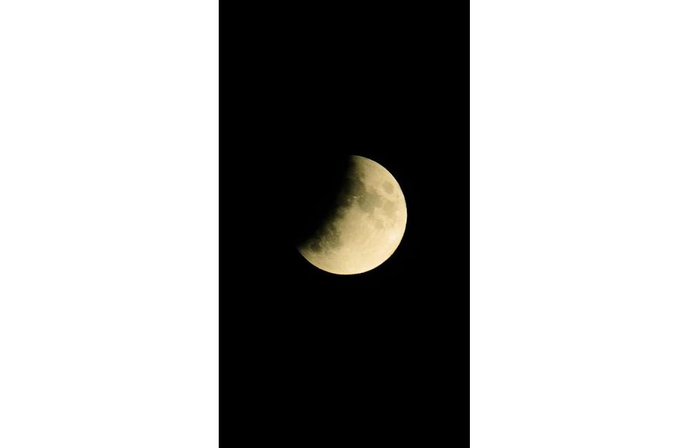 FOTO: Čiastočné zatmenie Mesiaca v Žiline od našich čitateľov, foto 16