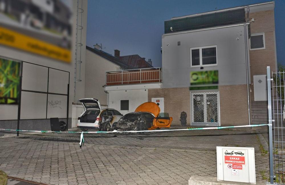 FOTO: Nočný požiar v Žiline poškodil dve luxusné autá, prípad vyšetrujú žilinskí kriminalisti, foto 8
