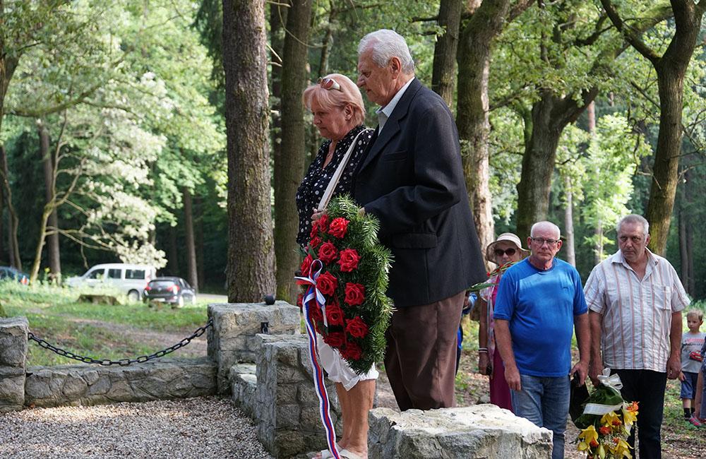 FOTO: V Lesoparku Chrasť si v utorok uctili obete druhej svetovej vojny, foto 6
