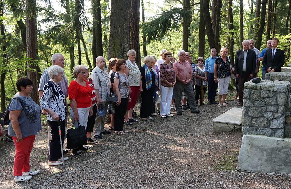 FOTO: V Lesoparku Chrasť si v utorok uctili obete druhej svetovej vojny, foto 8