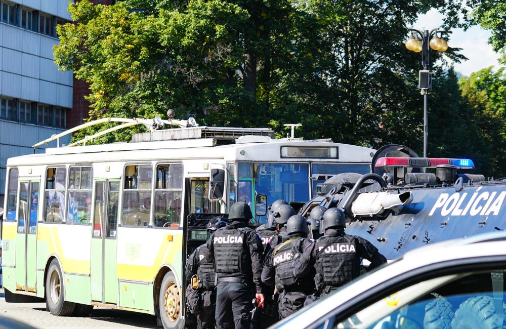 FOTO: Ukážka zásahu kukláčov PPÚ Žilina na Námestí Andreja Hlinku, foto 6