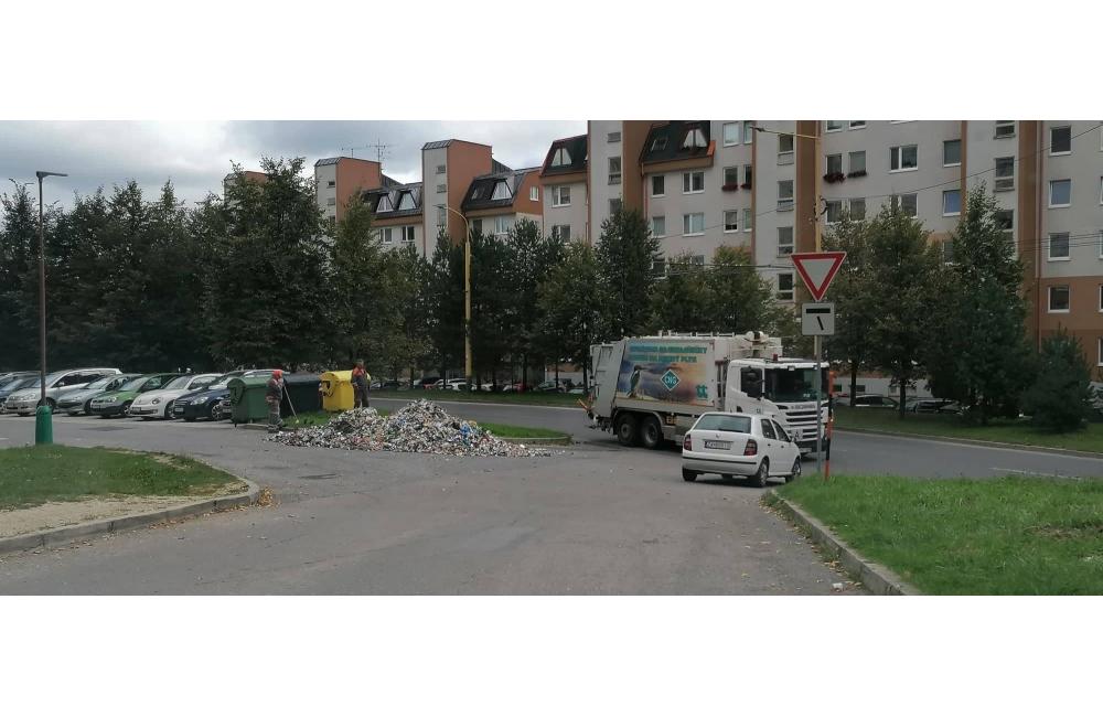 FOTO: Na ulici Mateja Bela na Hájiku došlo k zadymeniu pri zbere odpadu, foto 2