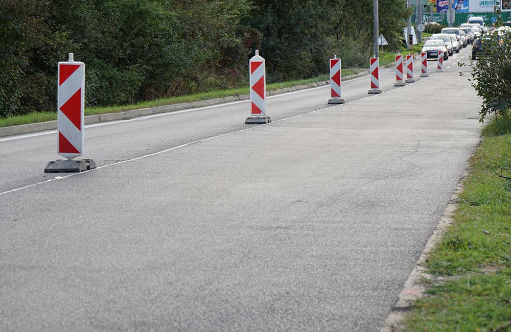 FOTO: Na rozkopanej ceste medzi Solinkami a Vlčincami dnes položili nový asfaltový koberec, foto 4