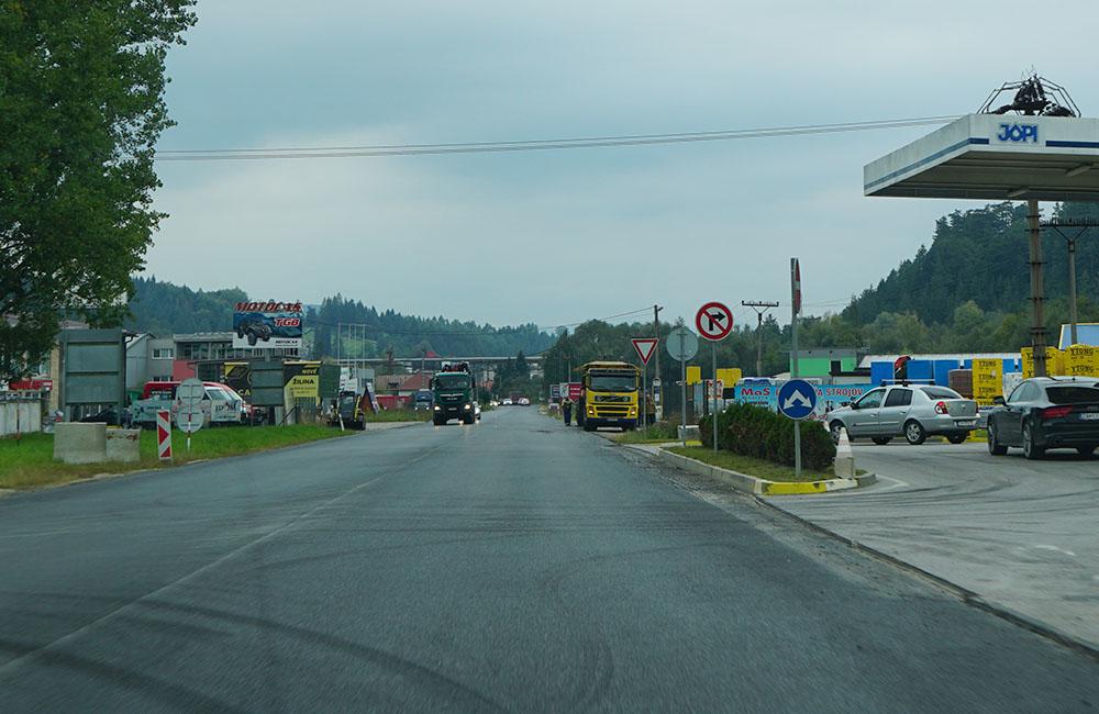 FOTO: Na ceste 1. triedy medzi obcami Lietavská Lúčka a Porúbka pokladajú nový asfalt, foto 4