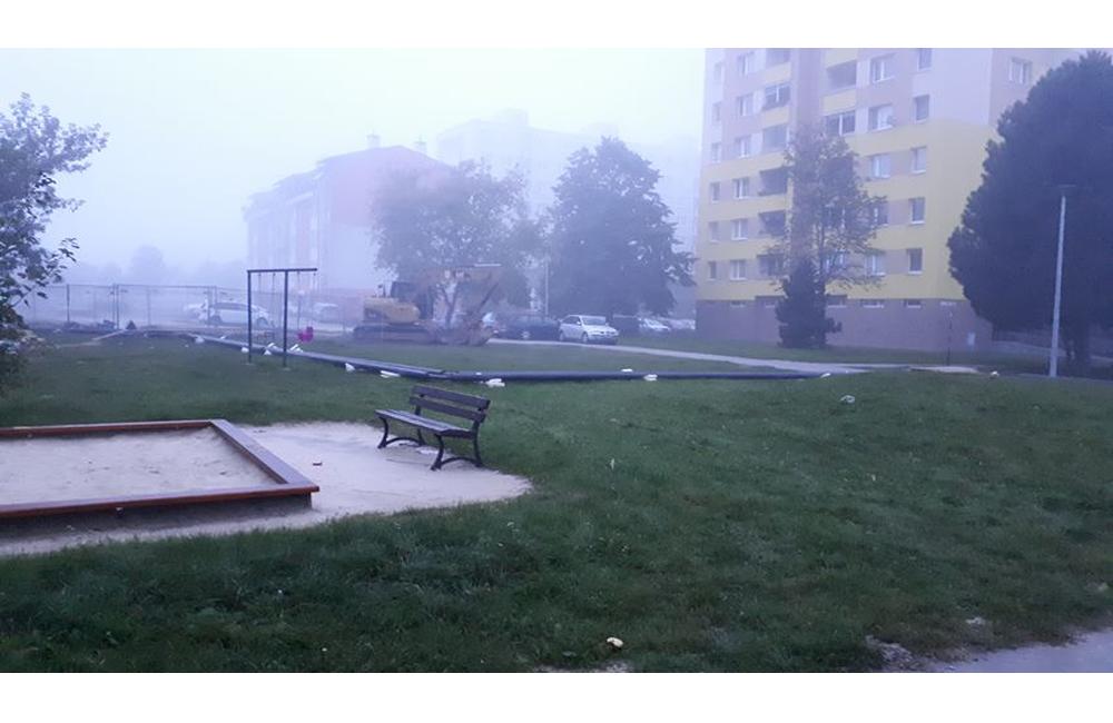Potrubie horúcovodu nad zemou na sídlisku Solinky v Žiline, foto 3