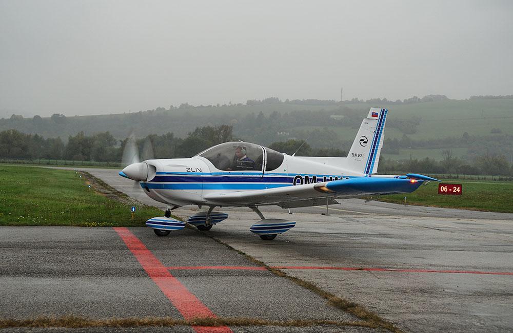 Žilinská univerzita má dve najmodernejšie lietadlá Zlín Z-242L, foto 4