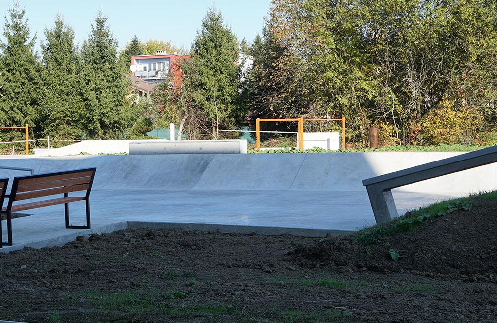 FOTO: Práce na výstavbe nového skateparku na Oravskej ceste finišujú, foto 7