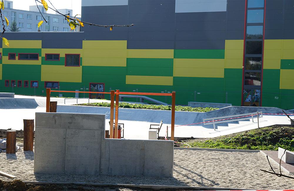 FOTO: Práce na výstavbe nového skateparku na Oravskej ceste finišujú, foto 1