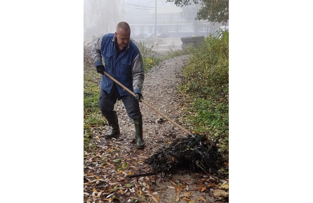 FOTO: Dobrovoľníci opäť vyčistili Čížov jarok v žilinskom lesoparku, foto 6