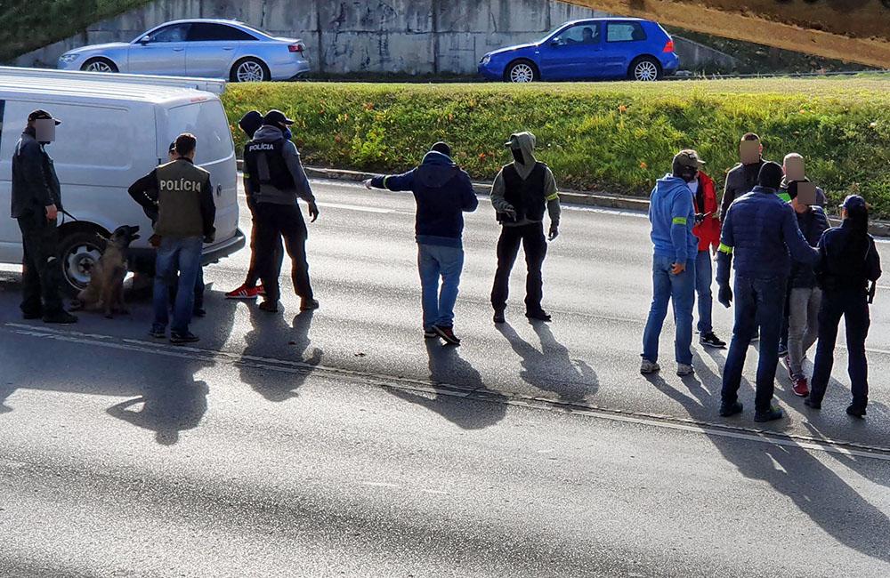 Policajná razia na ulici Vysokoškolákov a v mestskej časti Rosinky - 30.10.2019, foto 1