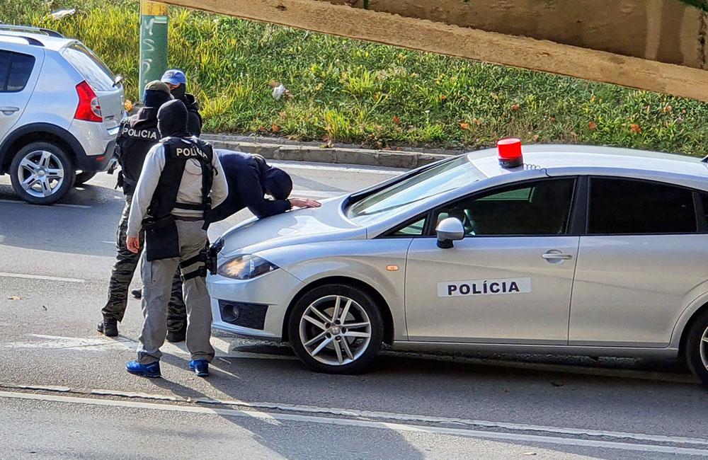 Policajná razia na ulici Vysokoškolákov a v mestskej časti Rosinky - 30.10.2019, foto 2