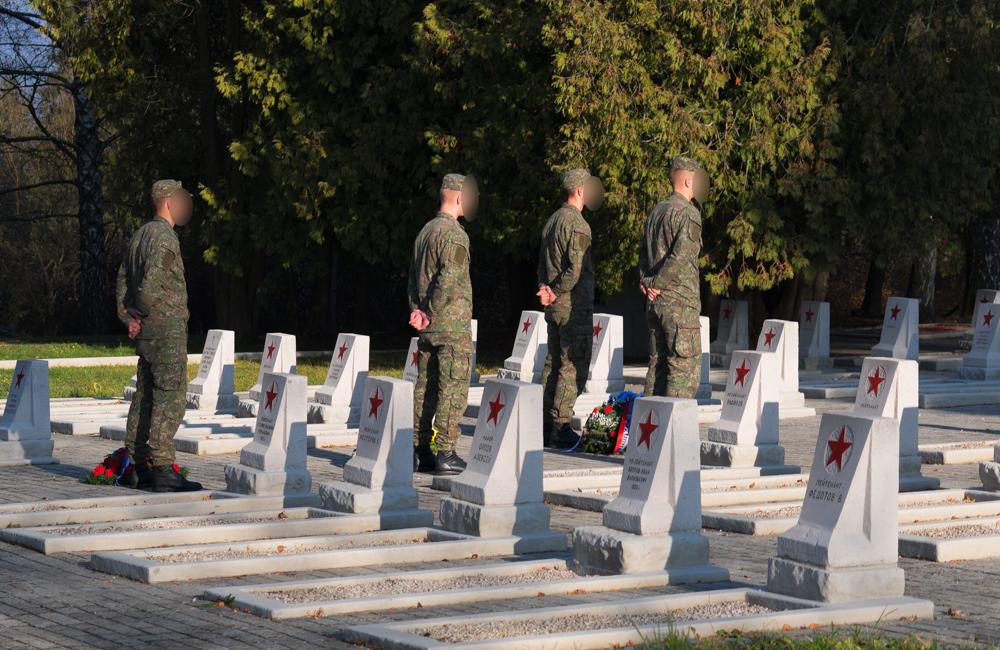 FOTO: Slávnostný ceremoniál symbolického odobratia zeme z Pamätníka vojakov Červenej armády v Žiliny, foto 2