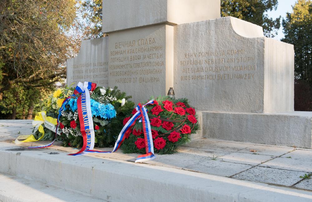 FOTO: Slávnostný ceremoniál symbolického odobratia zeme z Pamätníka vojakov Červenej armády v Žiliny, foto 19