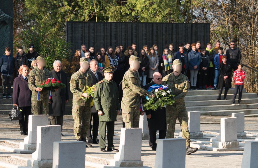 FOTO: Slávnostný ceremoniál symbolického odobratia zeme z Pamätníka vojakov Červenej armády v Žiliny, foto 5