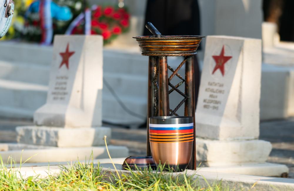 FOTO: Slávnostný ceremoniál symbolického odobratia zeme z Pamätníka vojakov Červenej armády v Žiliny, foto 23
