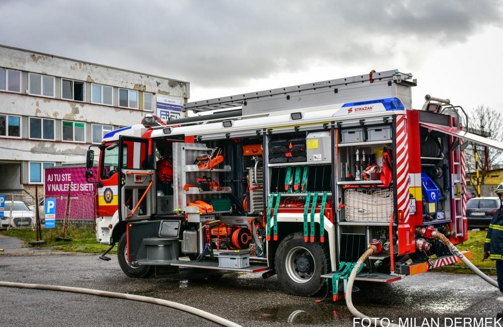 FOTO: Taktické cvičenie hasičov zamerané na požiar výškovej budovy, foto 15