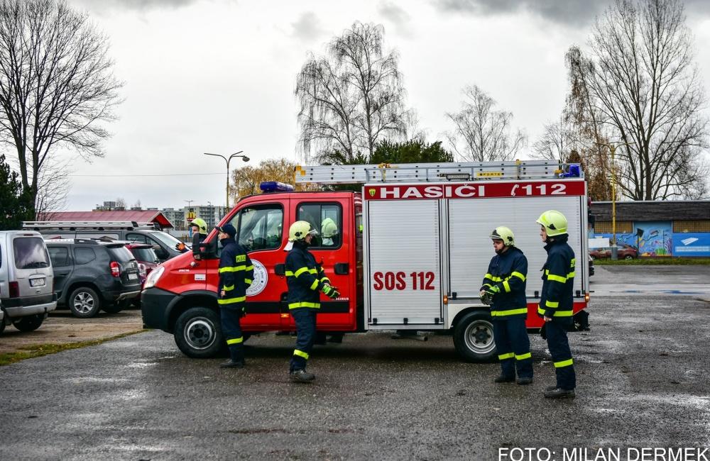 FOTO: Taktické cvičenie hasičov zamerané na požiar výškovej budovy, foto 21