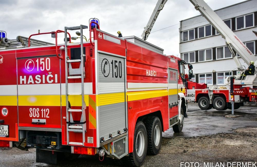 FOTO: Taktické cvičenie hasičov zamerané na požiar výškovej budovy, foto 34