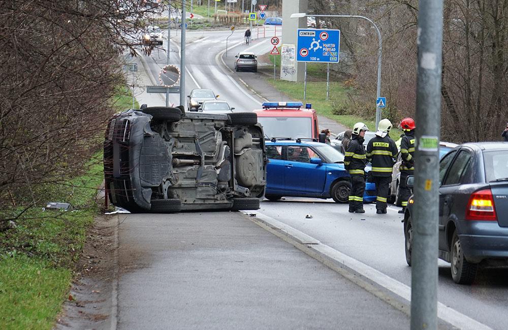 FOTO: Dopravná nehoda troch vozidiel na Rosinskej ceste v Žiline 29.11.2019, foto 2