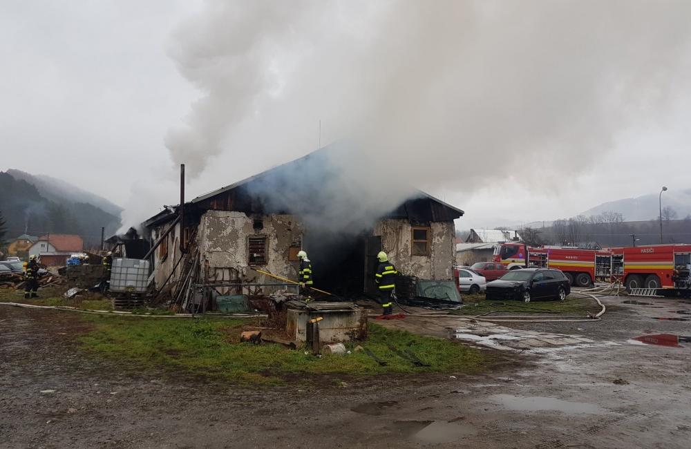 Požiar budovy autoservisu v obci Stráža 25.12.2019, foto 5