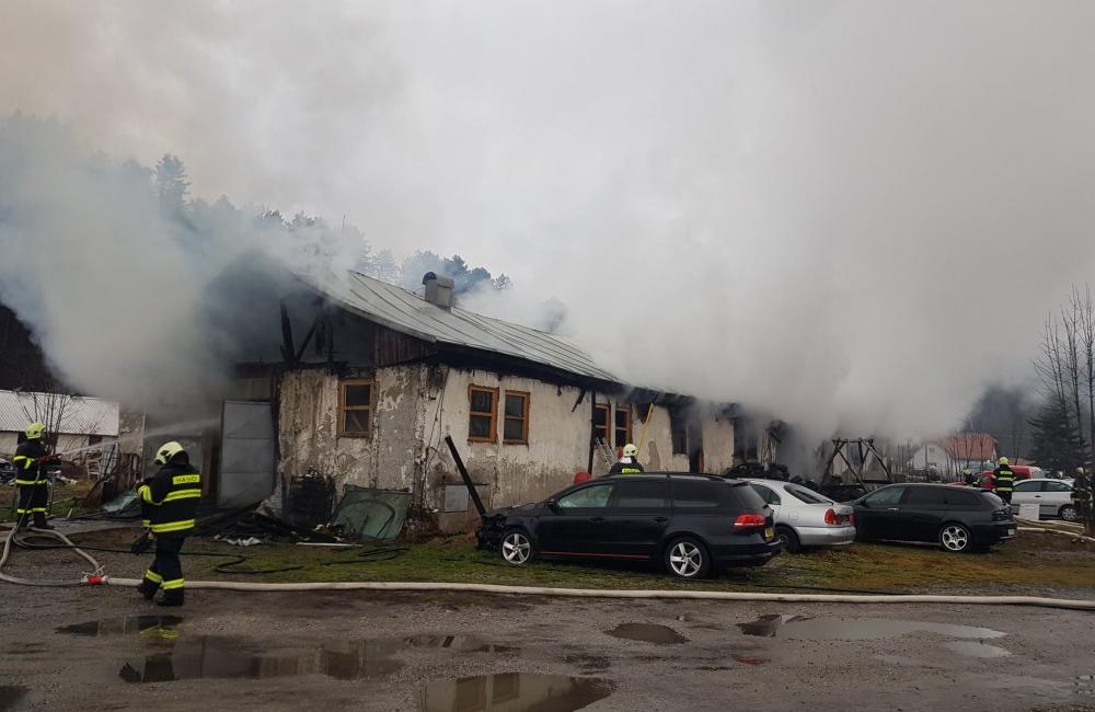 Požiar budovy autoservisu v obci Stráža 25.12.2019, foto 6