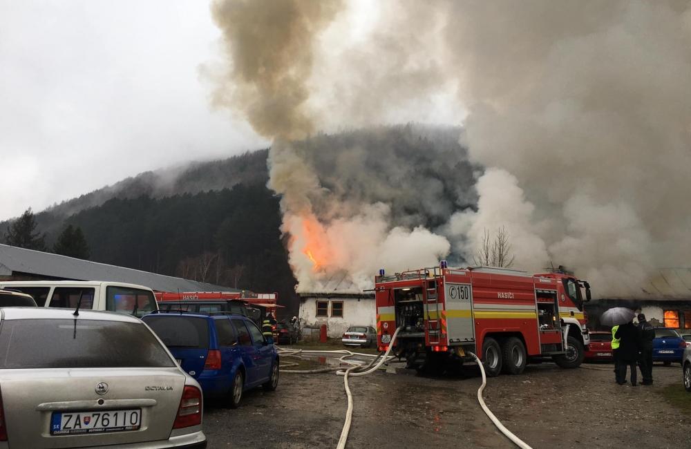 Požiar budovy autoservisu v obci Stráža 25.12.2019, foto 9