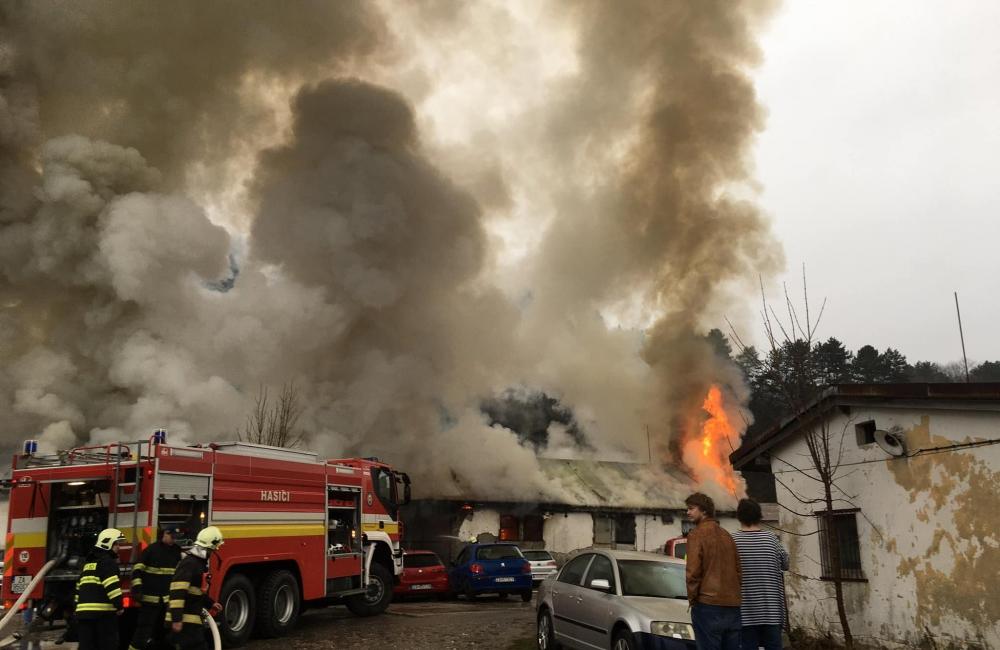 Požiar budovy autoservisu v obci Stráža 25.12.2019, foto 10
