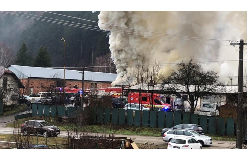 Požiar budovy autoservisu v obci Stráža 25.12.2019, foto 11