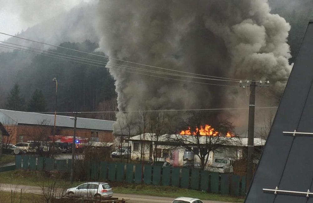 Požiar budovy autoservisu v obci Stráža 25.12.2019, foto 12