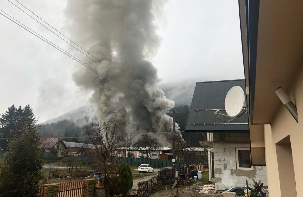 Požiar budovy autoservisu v obci Stráža 25.12.2019, foto 14
