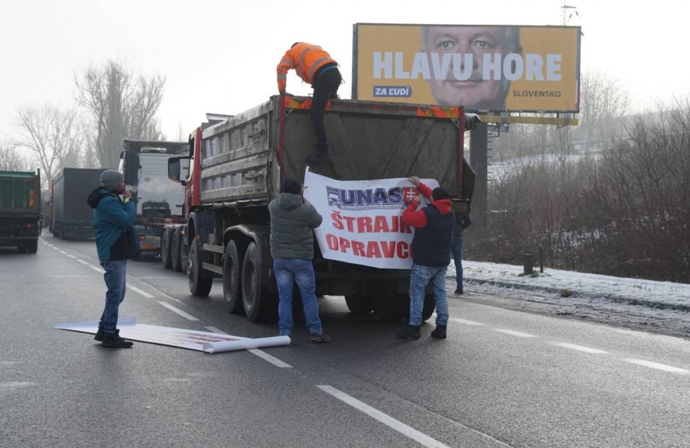 FOTO: Štrajk autodopravcov na Košickej ulici v Žiline, foto 2