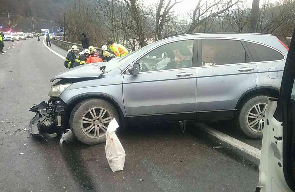 FOTO: Dopravná nehoda v Kraľovanoch dnes odstavila premávku na frekventovanom cestnom ťahu, foto 2