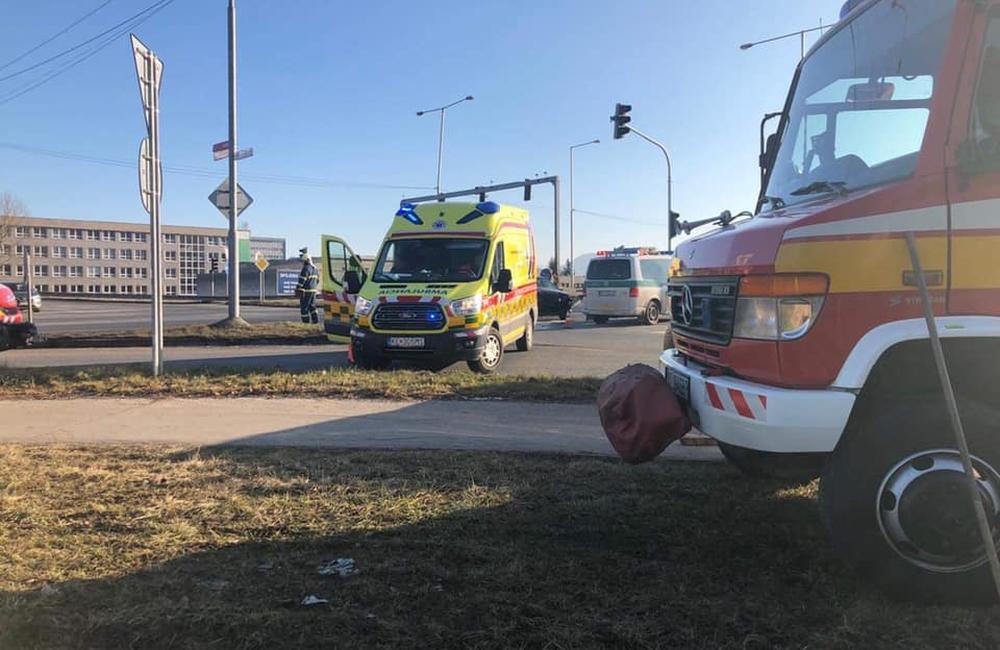 FOTO: V Martine došlo k dopravnej nehode, po ktorej skončilo auto v rieke Turiec, foto 3