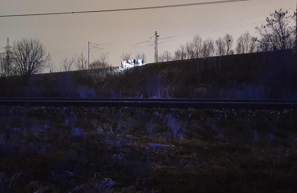 Vlak zachytil pri Tepličke nad Váhom staršiu ženu, pomoc si privolala sama, foto 1