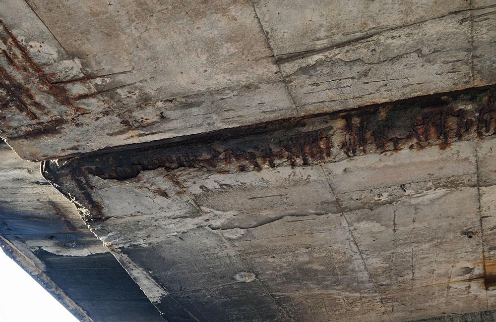 FOTO: Mosty na žilinskej estakáde sú na viacerých miestach poškodené, oprava je v nedohľadne, foto 6