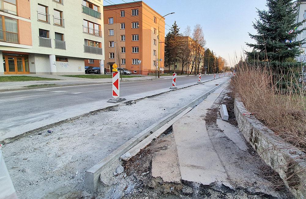 FOTO: Križovatku ulíc Komenského, Suvorovova a Juraja Fándlyho rozširujú o ďalšie jazdné pruhy, foto 2