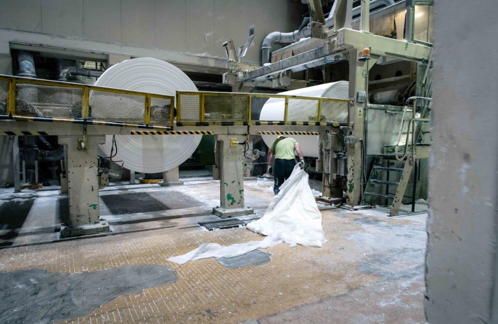 FOTO: Prehliadka papierní Metsa Tissue, prílet špecialistov a ich izolované ubytovanie, foto 30