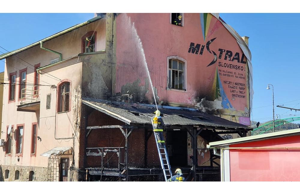 AKTUÁLNE: Na Hviezdoslavovej v Žiline horí budova, foto 3