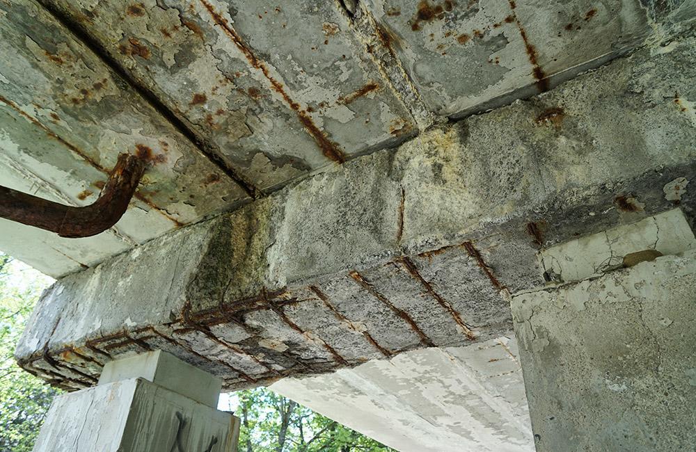 FOTO: Dva mosty na sídlisku Vlčince sú v zlom technickom stave, praská už aj vozovka, foto 2