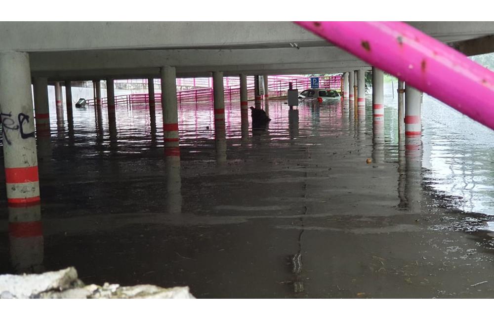 FOTO: Výdatný dážď zaplavil viacero ciest v Žiline a mestských častiach, foto 12